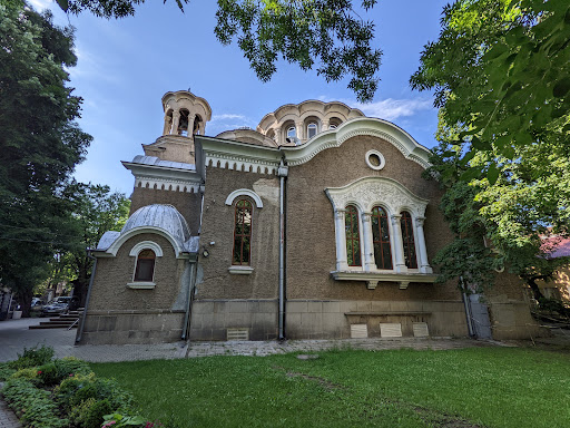 Храм „Покров Богородичен“